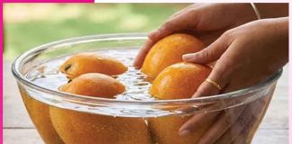 Mango: आम खाने से पहले पानी में रखें Mango
