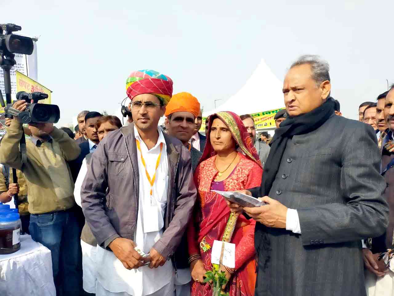 Gangaram Sepat with CM of Rajasthan - Sachi Shiksha Hindi News