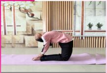 शरीर को लचीला बनाने में सहायक उष्ट्रासन Ustrasana