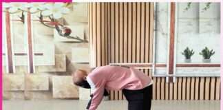 शरीर को लचीला बनाने में सहायक उष्ट्रासन Ustrasana