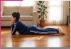 Makarasana: तनाव घटाए, पाचन सुधारे मकरासन Makarasana