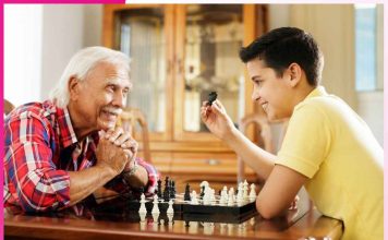 Play chess: खेलें शतरंज दिमाग नहीं होगा बुजुर्ग Play chess
